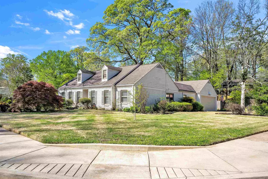1301 E ROLLING OAKS DR, Memphis, TN 38119