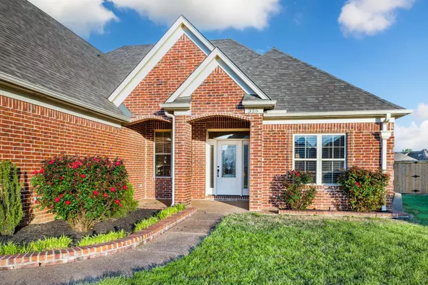 Oakland, TN 38060,325 FAIROAKS DR