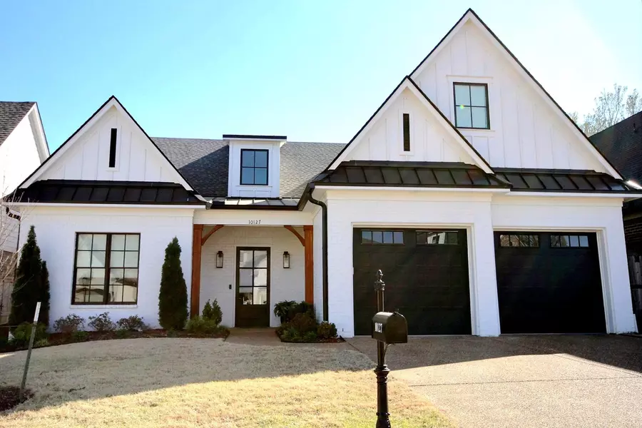 10127 CLIVEDEN CIR S, Collierville, TN 38017