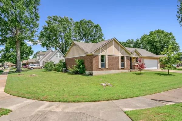 6262 BARWICK DR, Bartlett, TN 38134