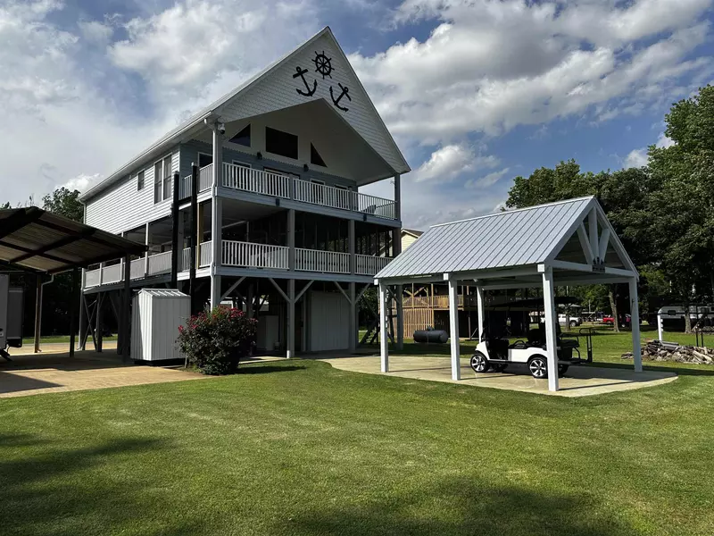 552 CATFISH LN, Crump, TN 38327