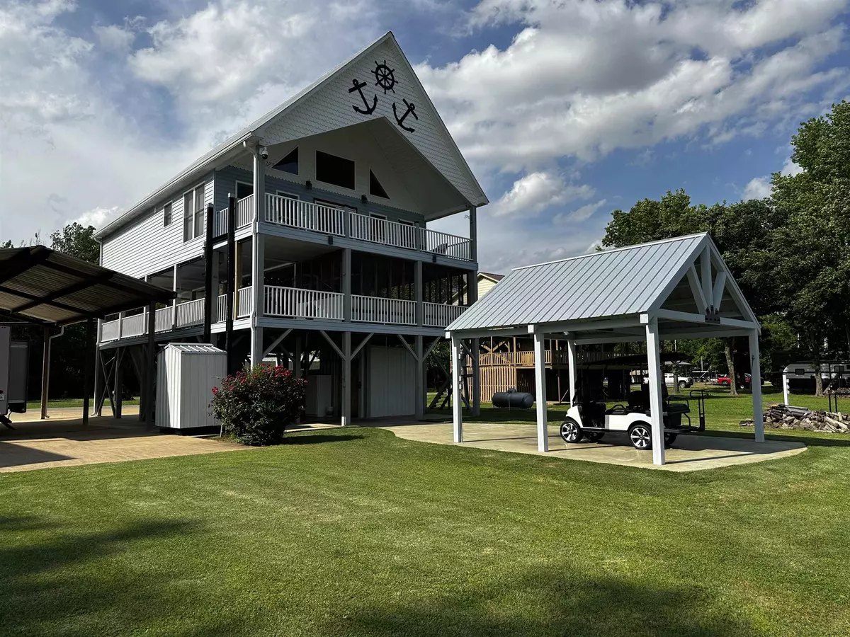 Crump, TN 38327,552 CATFISH LN