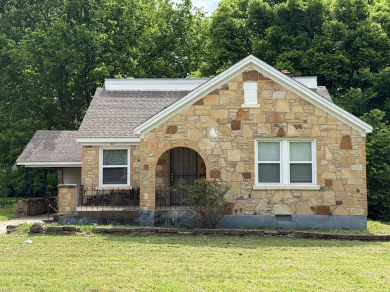 1838 MCMILLAN DR, Memphis, TN 38106