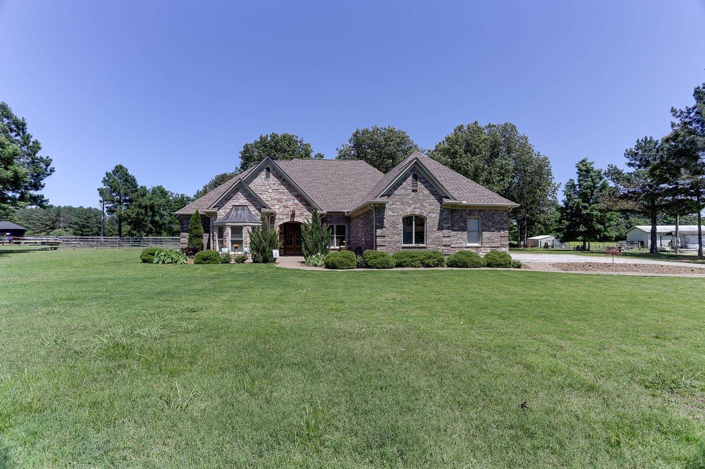 1360 LAKEVIEW DR, Eads, TN 38017
