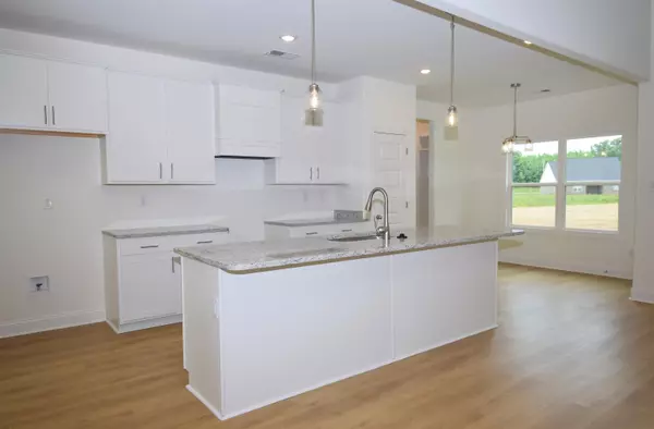 Byhalia, MS 38611,390 CENTERLINE ROPER LOOP