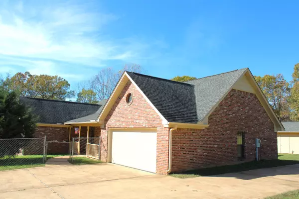 790 OAKWOOD DR, Unicorp/saulsbury, TN 38067