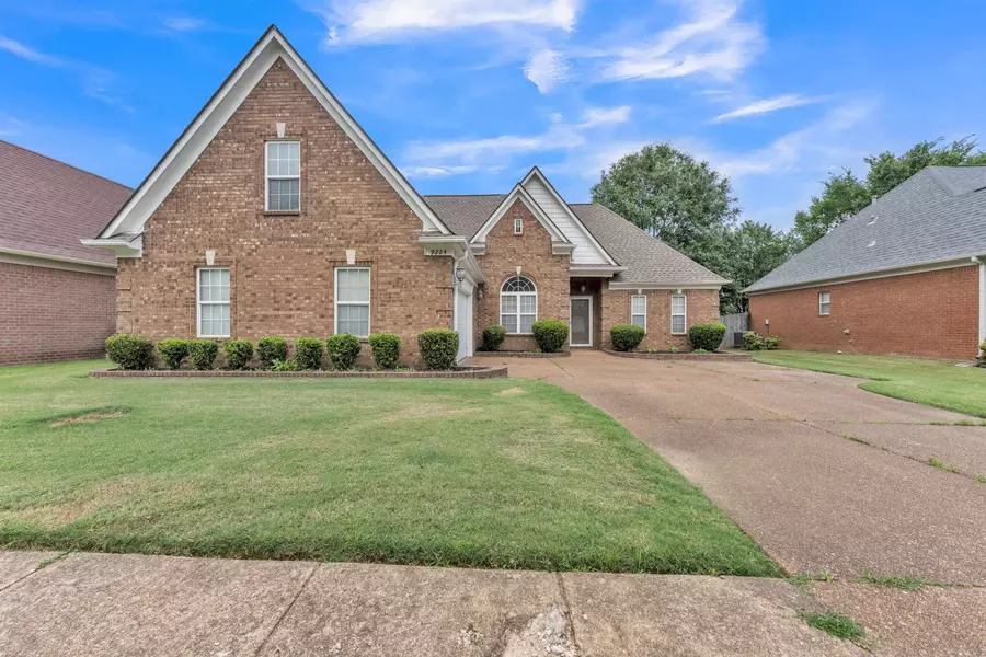 9224 LOGANBERRY LN, Cordova, TN 38016