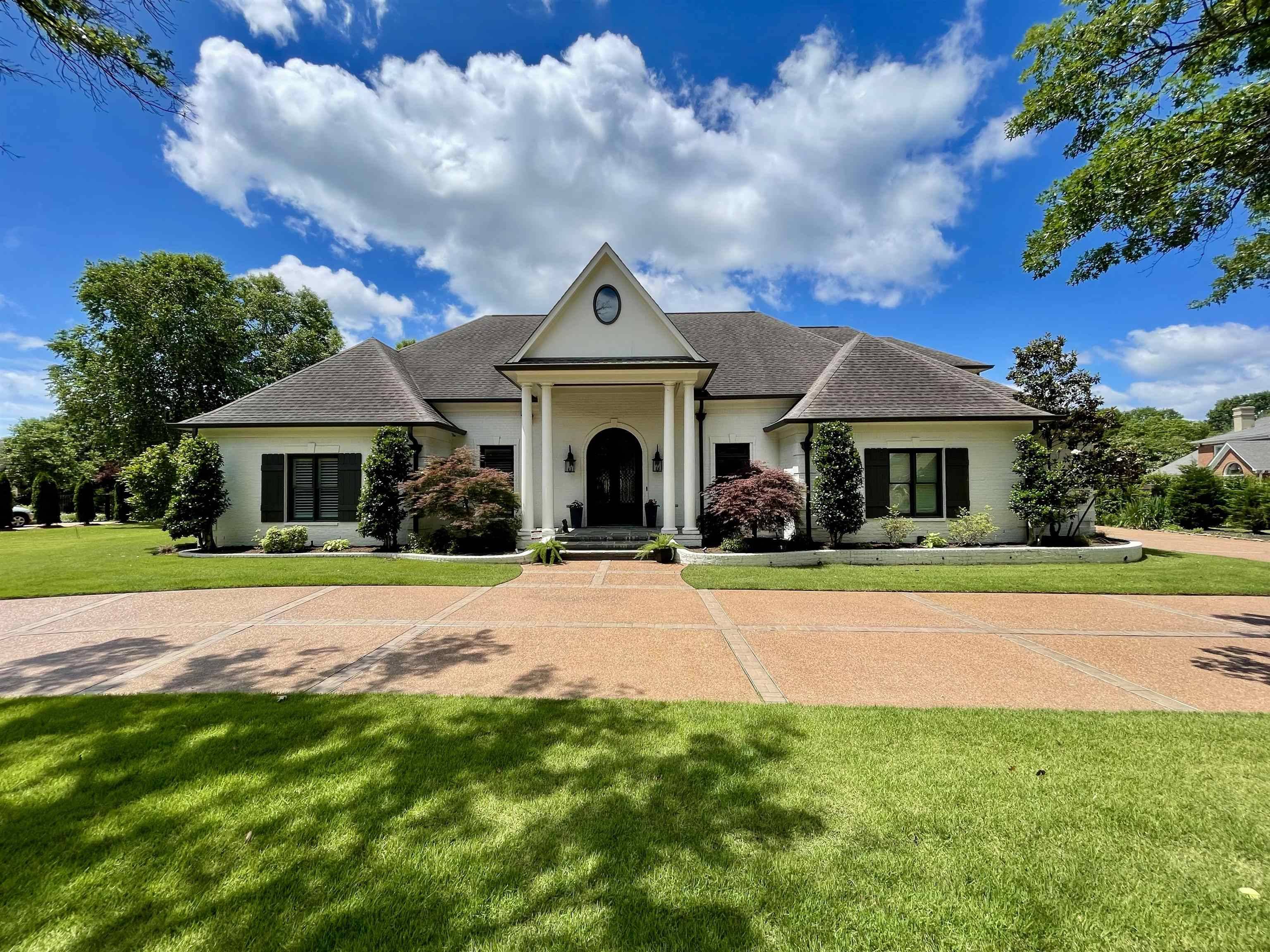 2555 HALLE DR, Collierville, TN 38017