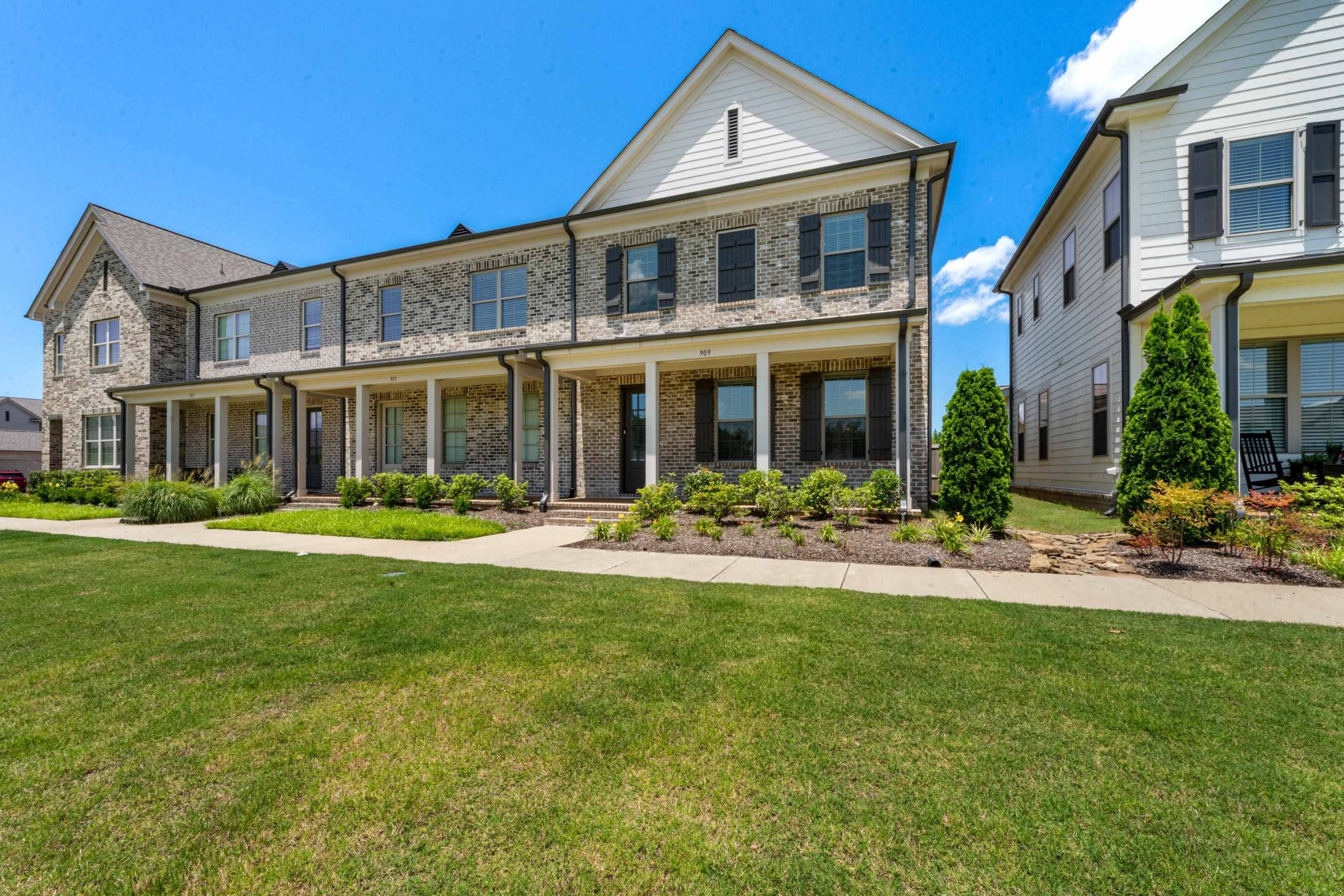 909 UFTON ALY, Collierville, TN 38017