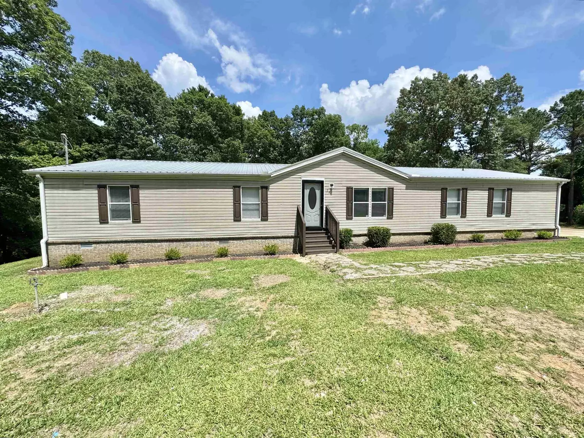 Bolivar, TN 38008-4255,725 SUGAR HILL LOOP