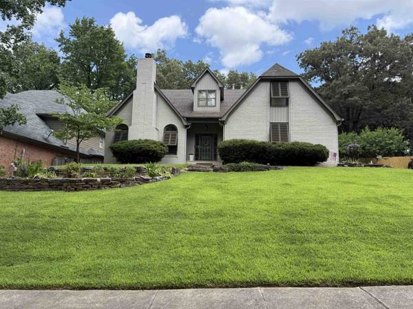 8686 CEDAR FARMS DR, Cordova, TN 38016