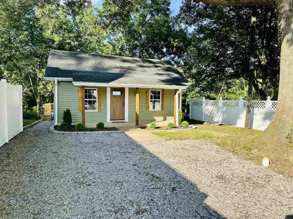 115 PHARR AVE, Selmer, TN 38375-1329