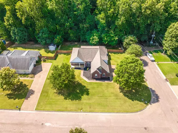 255 COUNTRYWOOD LN, Oakland, TN 38060