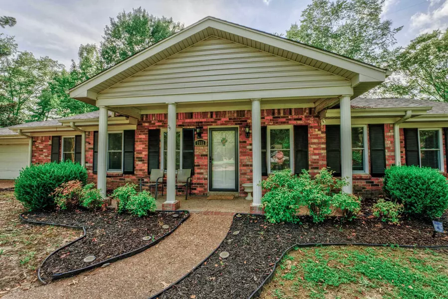 7552 WOODBEND CV, Germantown, TN 38138