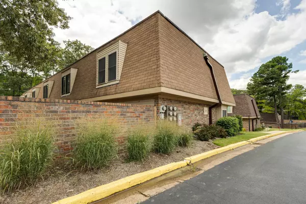 Germantown, TN 38138,6571 S POPLAR WOODS CIR #1