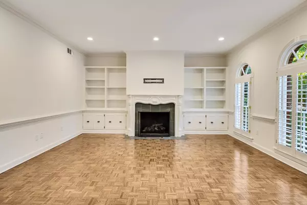 Memphis, TN 38117,380 GREENWAY PL