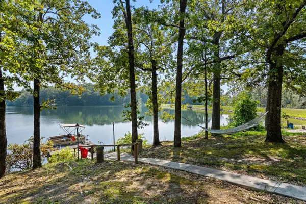 320 HUCKLEBERRY DR,  Middleton,  TN 38052