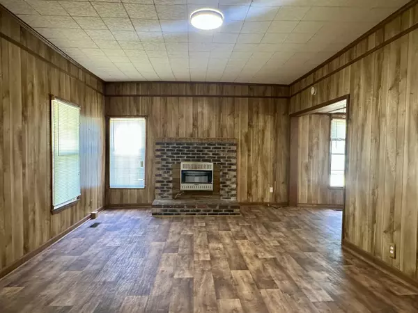 Selmer, TN 38375-1318,312 PHARR AVE