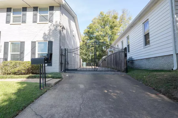 Memphis, TN 38104,2104 HARBERT AVE