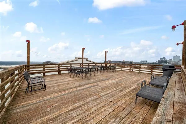 Memphis, TN 38103,420 S FRONT ST #301