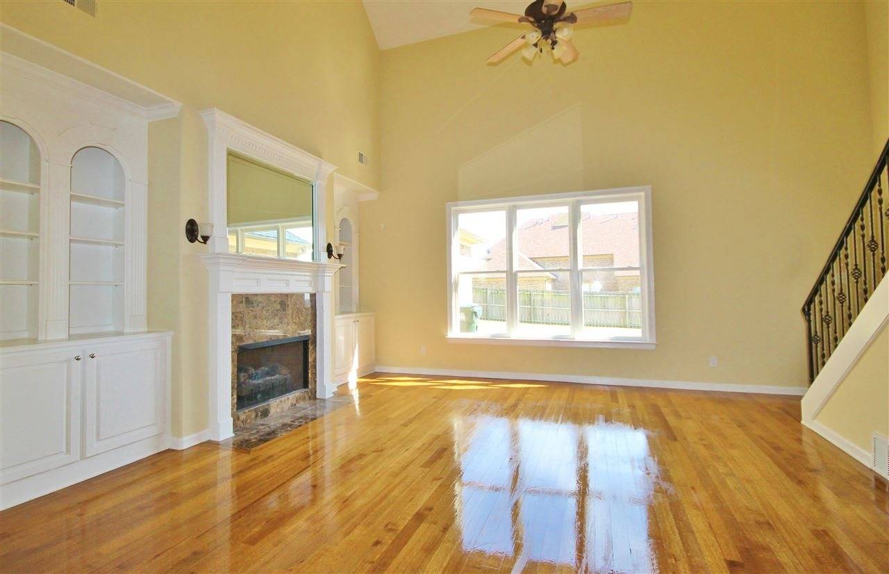Collierville, TN 38017,445 E TUSCUMBIA CV
