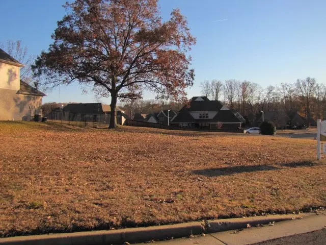 4897 WHITEOAKS LN, Bartlett, TN 38002
