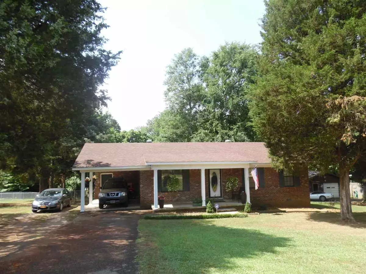 Savannah, TN 38372,415 CEDAR COVE LN