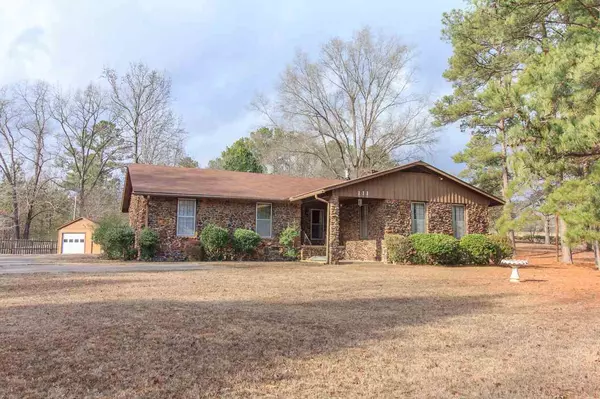 111 KISER LN,  Selmer,  TN 38375