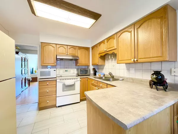 Richmond, BC V7C 3Z2,4991 MARIPOSA CT