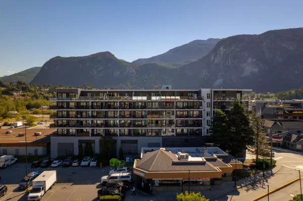 Squamish, BC V8B 1B7,1365 PEMBERTON AVE #304