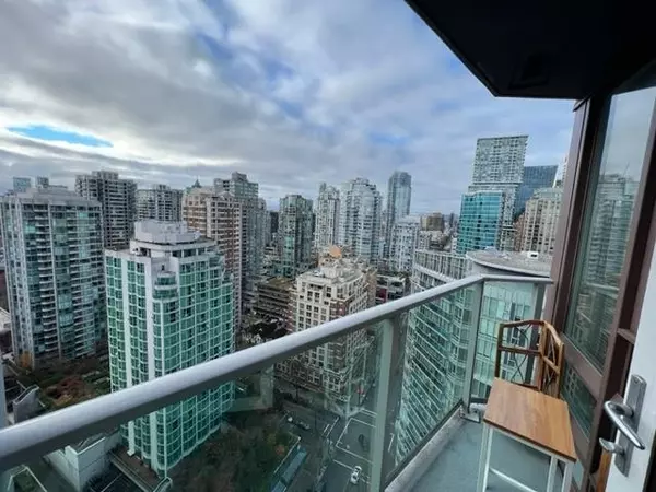 Vancouver, BC V6B 0E8,233 ROBSON ST #3009