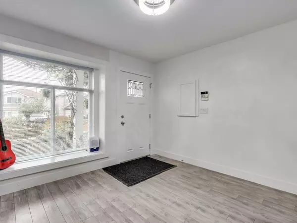 Vancouver, BC V5R 3R5,4868 EARLES ST