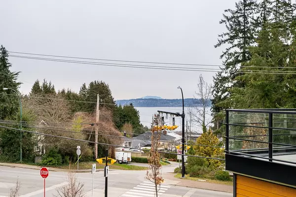 White Rock, BC V4B 2J6,14855 THRIFT AVE #417