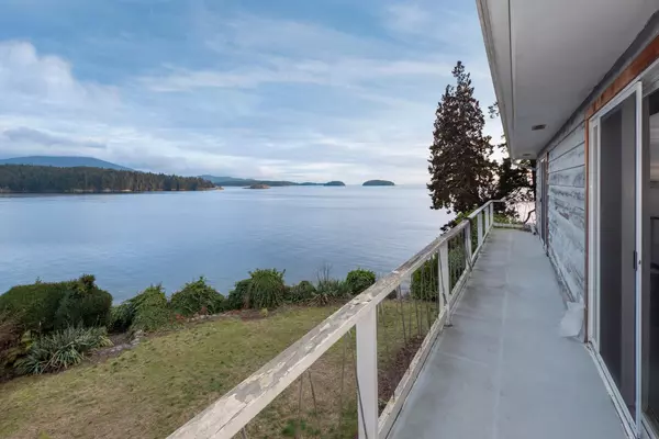 Gibsons, BC V0N 1V8,727 GOWER POINT RD