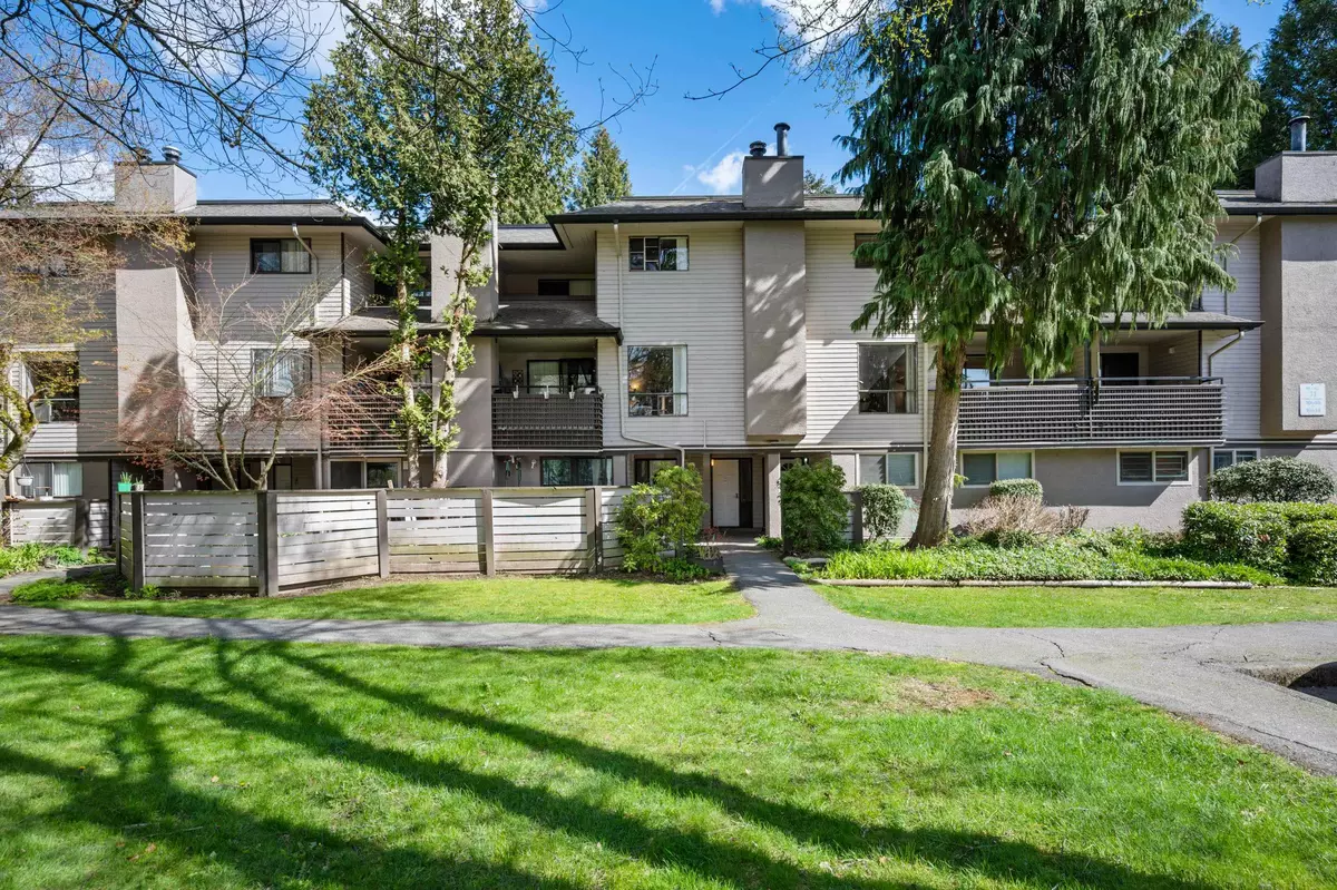 Surrey, BC V3R 6X9,10602 HOLLY PARK LN