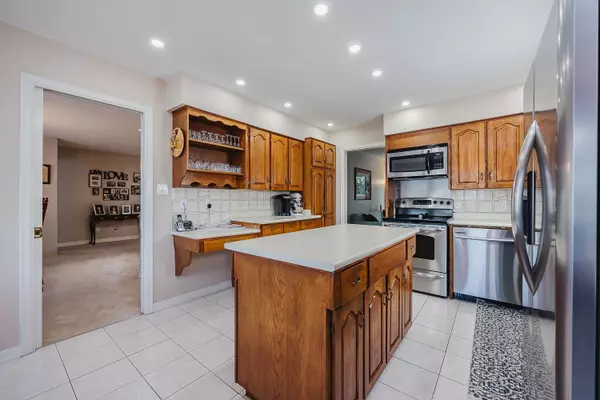 Coquitlam, BC V3J 6H2,535 LAURENTIAN CRES