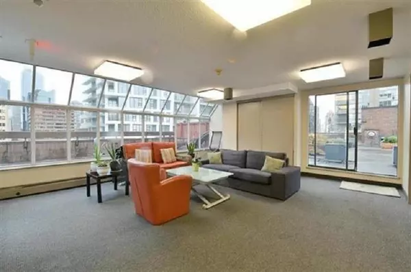 Vancouver, BC V6Z 2B9,950 DRAKE ST #314