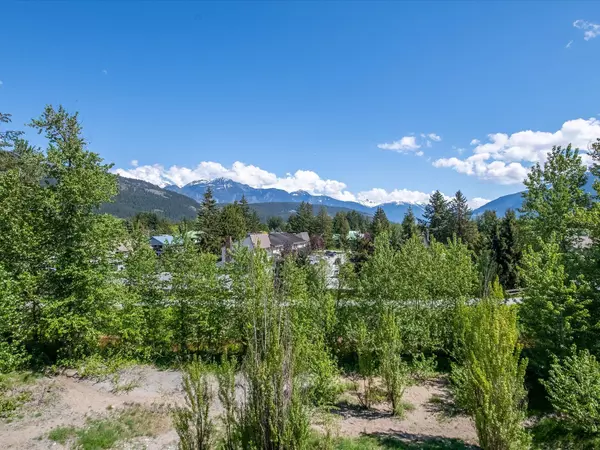 Pemberton, BC V0N 2L0,7350 CRABAPPLE CT #307