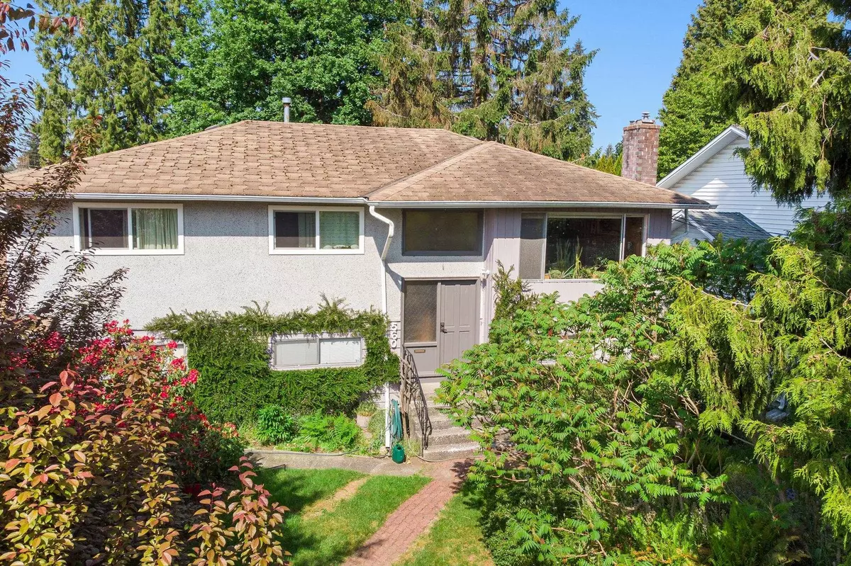 Coquitlam, BC V3J 6P7,560 ORKNEY CT