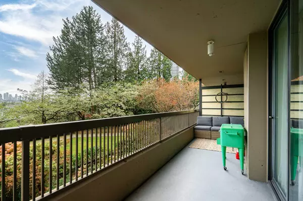 Burnaby, BC V5B 4V5,2041 BELLWOOD AVE #207