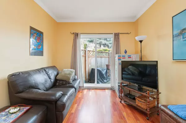 Coquitlam, BC V3K 6S5,450 BROMLEY ST #101