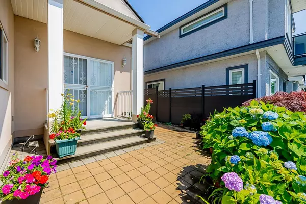 Coquitlam, BC V3K 2N8,1059 STEWART AVE