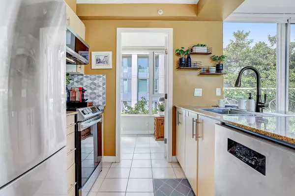 550 TAYLOR ST #TH19 Vancouver, BC V6B 1R1