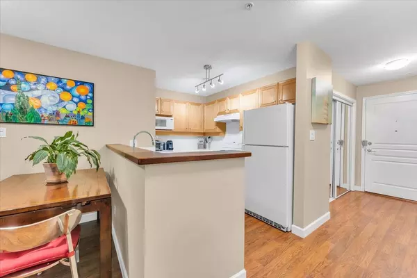 Vancouver, BC V6K 4T4,2628 YEW ST #201