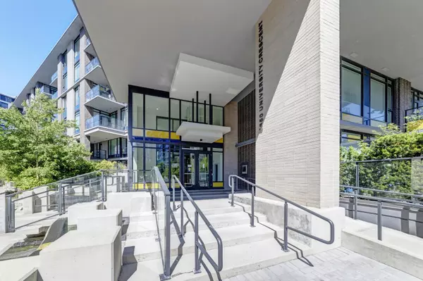 Vancouver, BC V5A 4Y8,8850 UNIVERSITY CRES #701