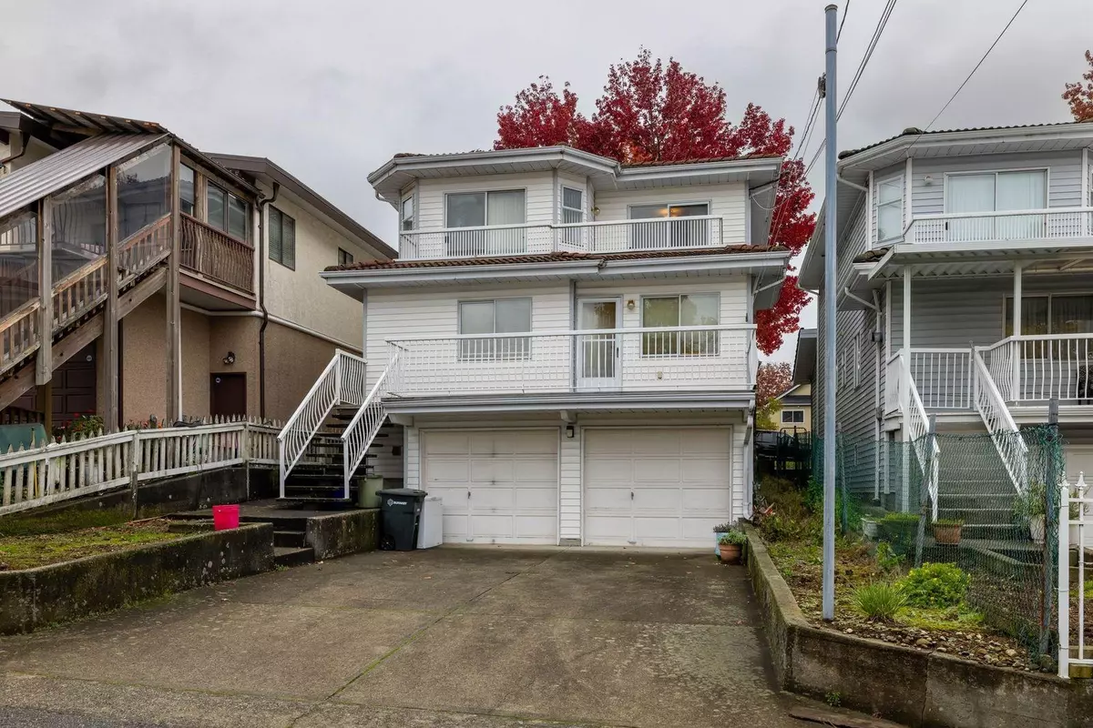 Burnaby, BC V5C 3C1,4142 PARKER ST