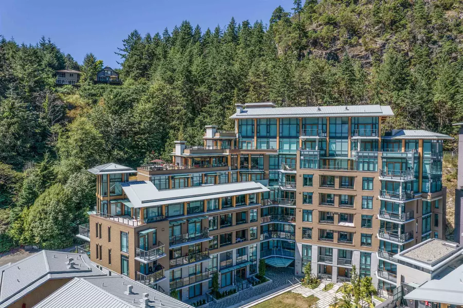 6687 NELSON AVE #409, West Vancouver, BC V7W 2B2