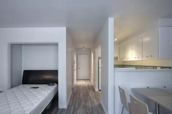 Vancouver, BC V6G 1G5,1540 HARO STREET #206