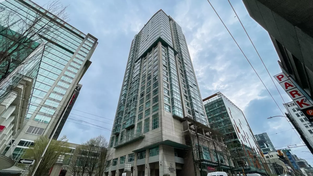 Vancouver, BC V6B 6H4,438 SEYMOUR ST #1102