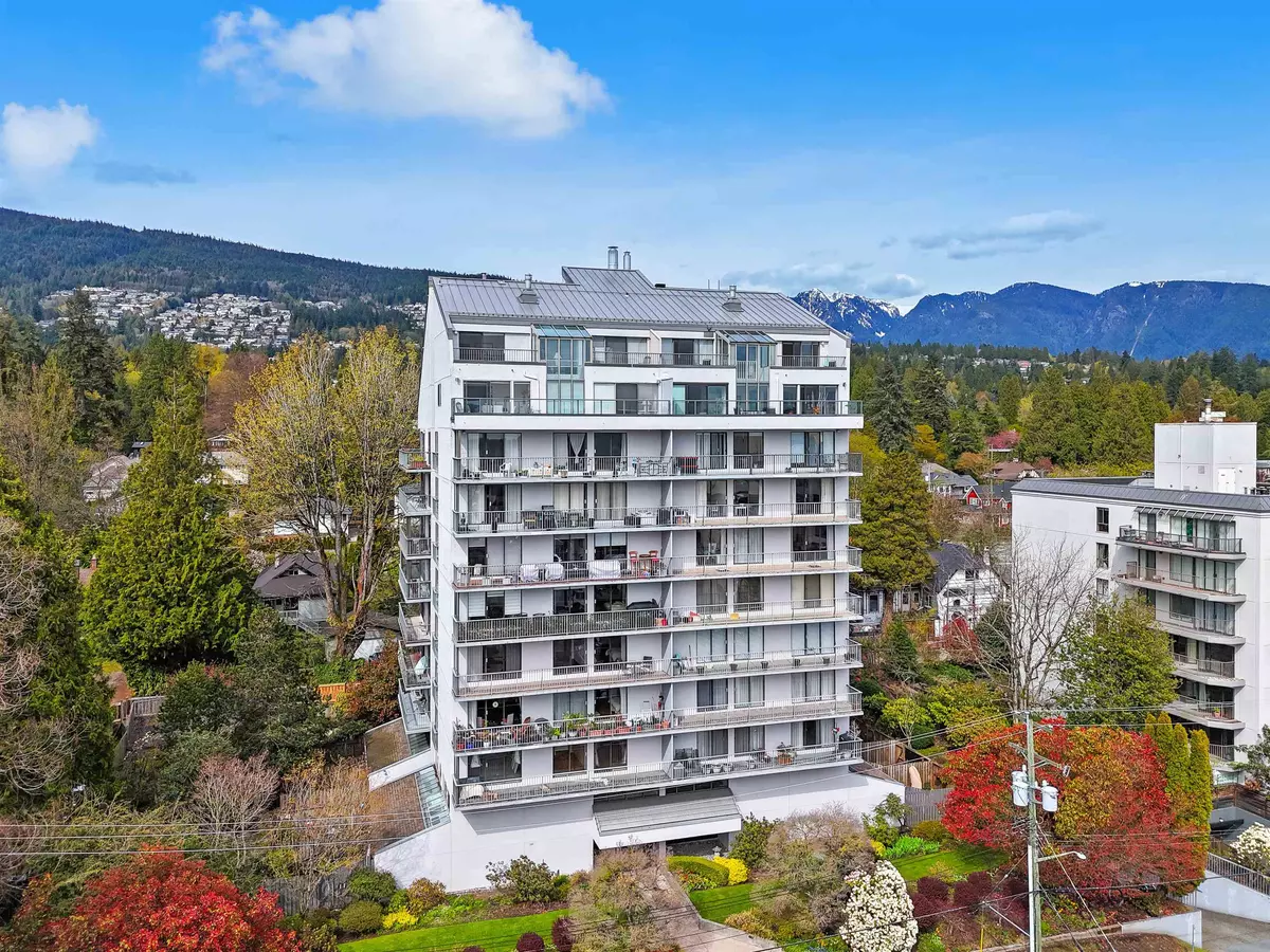 West Vancouver, BC V7V 1R7,1745 ESQUIMALT AVE #502